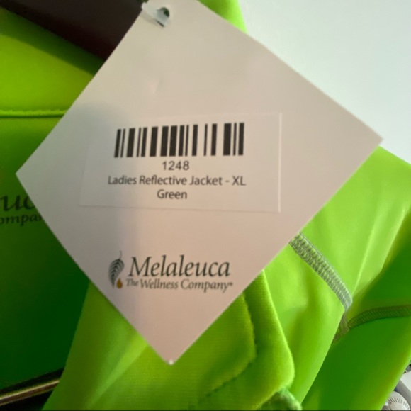 Melaleuca gorgeous lime green reflective jacket. Clean - Picture 4 of 6